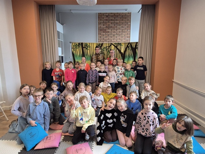 Klasy 2a i 2e w świecie wyobraźni.