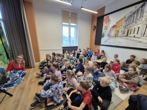 Klasy 2a i 2e w świecie wyobraźni.