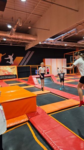 Wycieczka klas 5A i 5D do parku trampolin! 