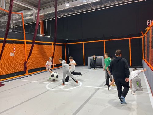 Wycieczka klas 5A i 5D do parku trampolin! 